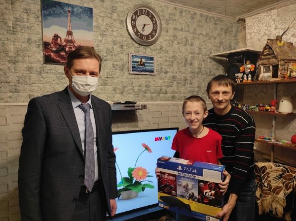 Юрий Хабров исполнил новогоднюю мечту 13-летнего дзержинца