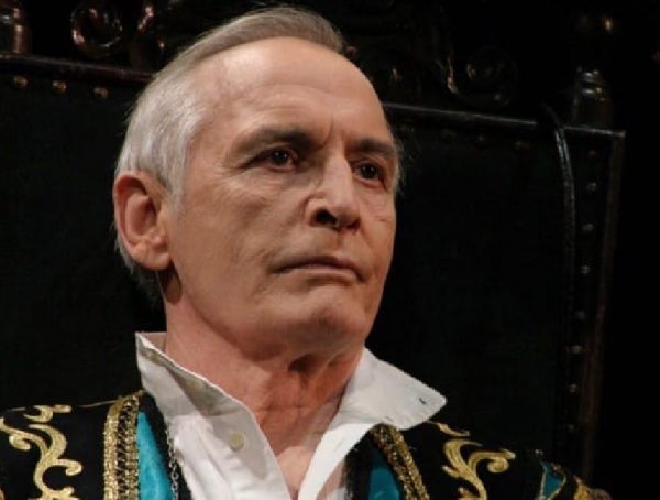 Больного коронавирусом Василия Ланового перевели в реанимацию