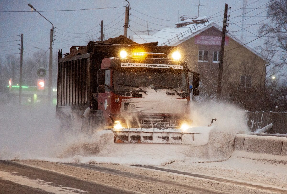 64 машины вывели для уборки снега на федеральных трассах Нижегородской области
