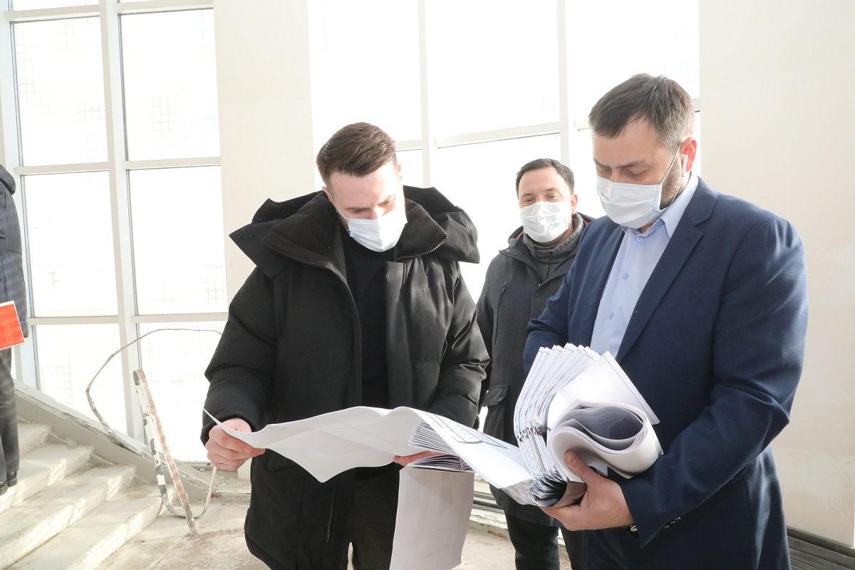 Ремонтные работы в филармонии проверил министр культуры Нижегородской области Олег Беркович