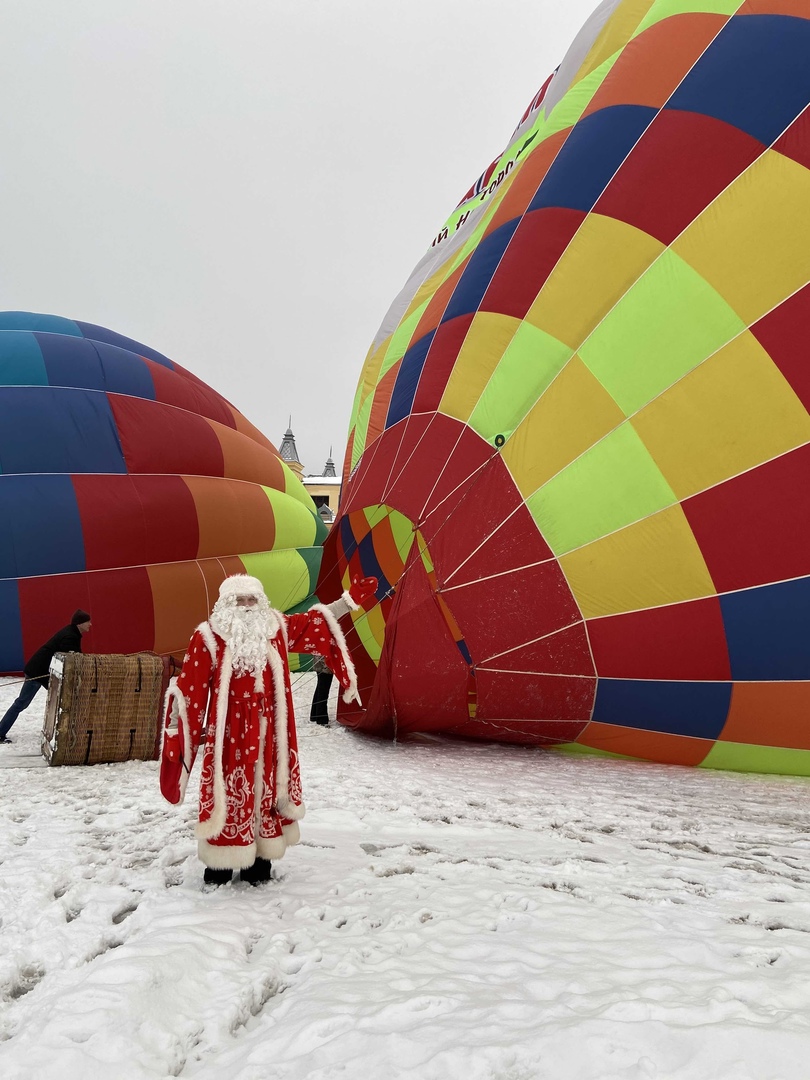 Дед Мороз не прочь полетать на воздушном шаре