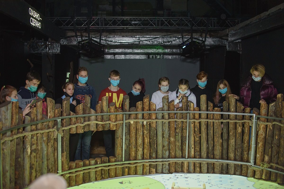 Воспитанники детского дома посетили интерактивную инсталляцию «КОД Нижнего»