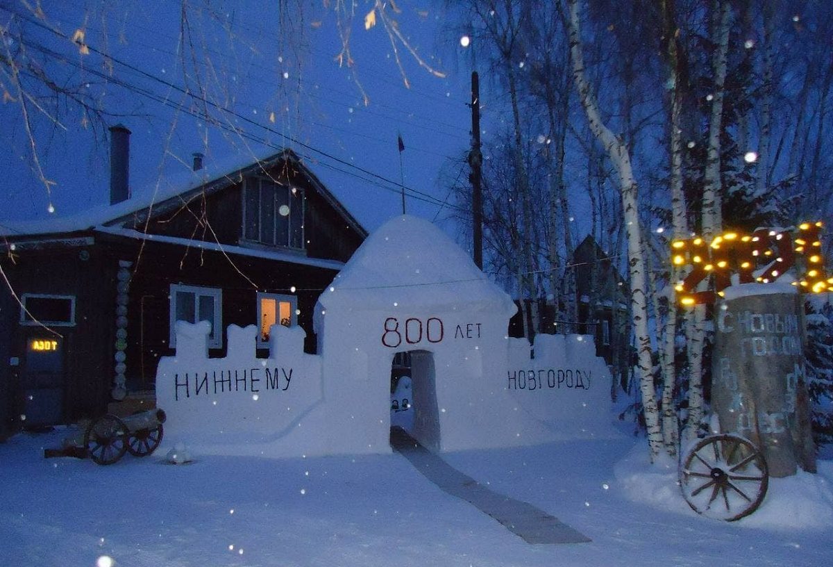 Фото дня: житель Арзамасского района построил около своего дома снежный кремль