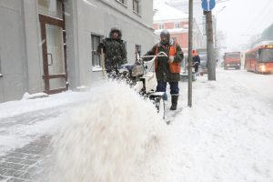 Снежный удар: как быстро коммунальщики должны убирать наши&nbsp;дворы