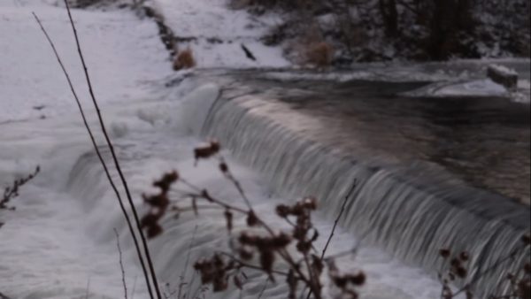 Видео дня: Незамерзающий водопад впечатлил нижегородцев в Зеленом городе