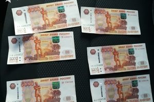 Сотрудница полиции и адвокат, обвиняемые во взяточничестве, предстанут перед судом в Нижнем Новгороде