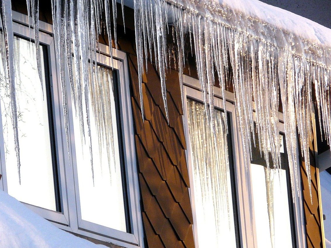 Более 700 нарушений уборки снега с крыш и во дворах выявили специалисты нижегородской Госжилинспекции