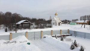 Волонтеры очистили двор больницы от снега в Нижнем Новгороде