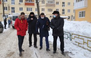Во дворах Советского района проверили уборку снега после жалоб нижегородцев