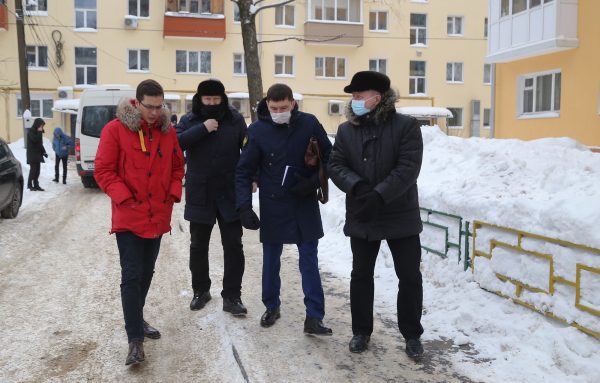 Во дворах Советского района проверили уборку снега после жалоб нижегородцев