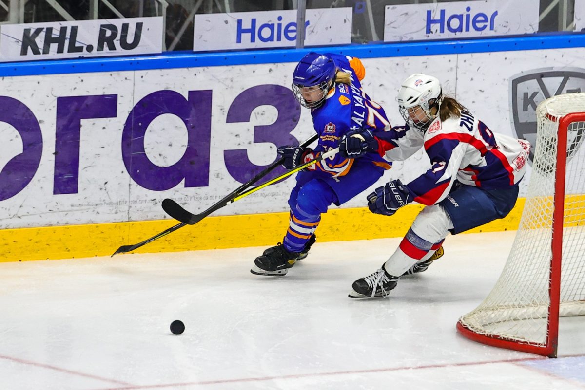 В повторном поединке хоккеистки нижегородского «СКИФа» выиграли в серии буллитов