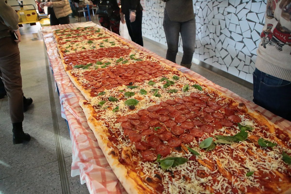 Самую большую пиццу испекли в Нижнем Новгороде: смотрим 10 «вкусных» фотографий