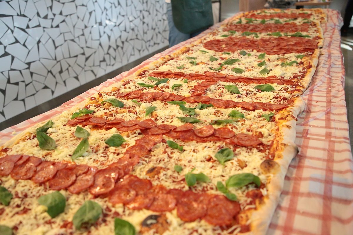 Любимое лакомство итальянцев готовили во Всемирный день пиццы