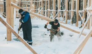 Особенности зимнего благоустройства: как проходят работы в парке «Швейцария»