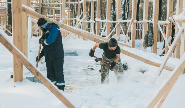 Особенности зимнего благоустройства: как проходят работы в парке «Швейцария»