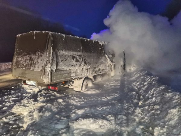 Два человека погибли при столкновении грузовика и легковой машины под Нижним Новгородом