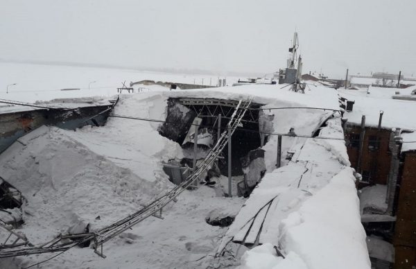Крыша трёхэтажного здания обрушилась в Нижнем Новгороде