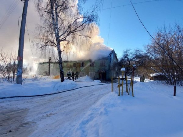 21 человека эвакуировали во время пожара в жилом доме в Балахне