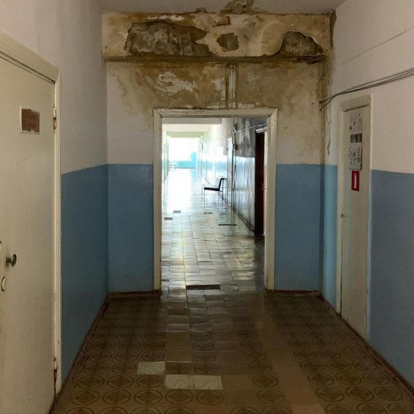 >Протекающую крышу отремонтировали в детской поликлинике в Сергаче