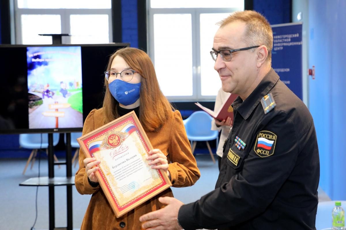 Леонид Морковкин лично наградил студенток