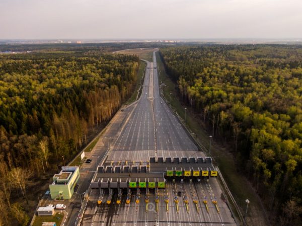 Автомобилисты смогут оплатить проезд по платной трассе с помощью специального устройства