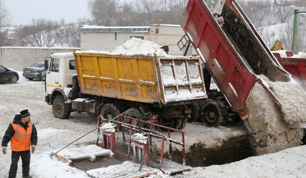 Стало известно, с каких улиц Нижнего Новгорода вывезут снег 18 февраля
