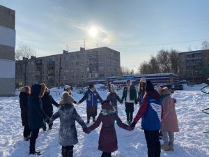 Волонтёры и студенческие отряды провели зимние праздники во дворах восьми районов Нижнего Новгорода
