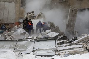 Мужчину и женщину, пострадавших из-за хлопка газа на Мещерском бульваре, доставили в больницу