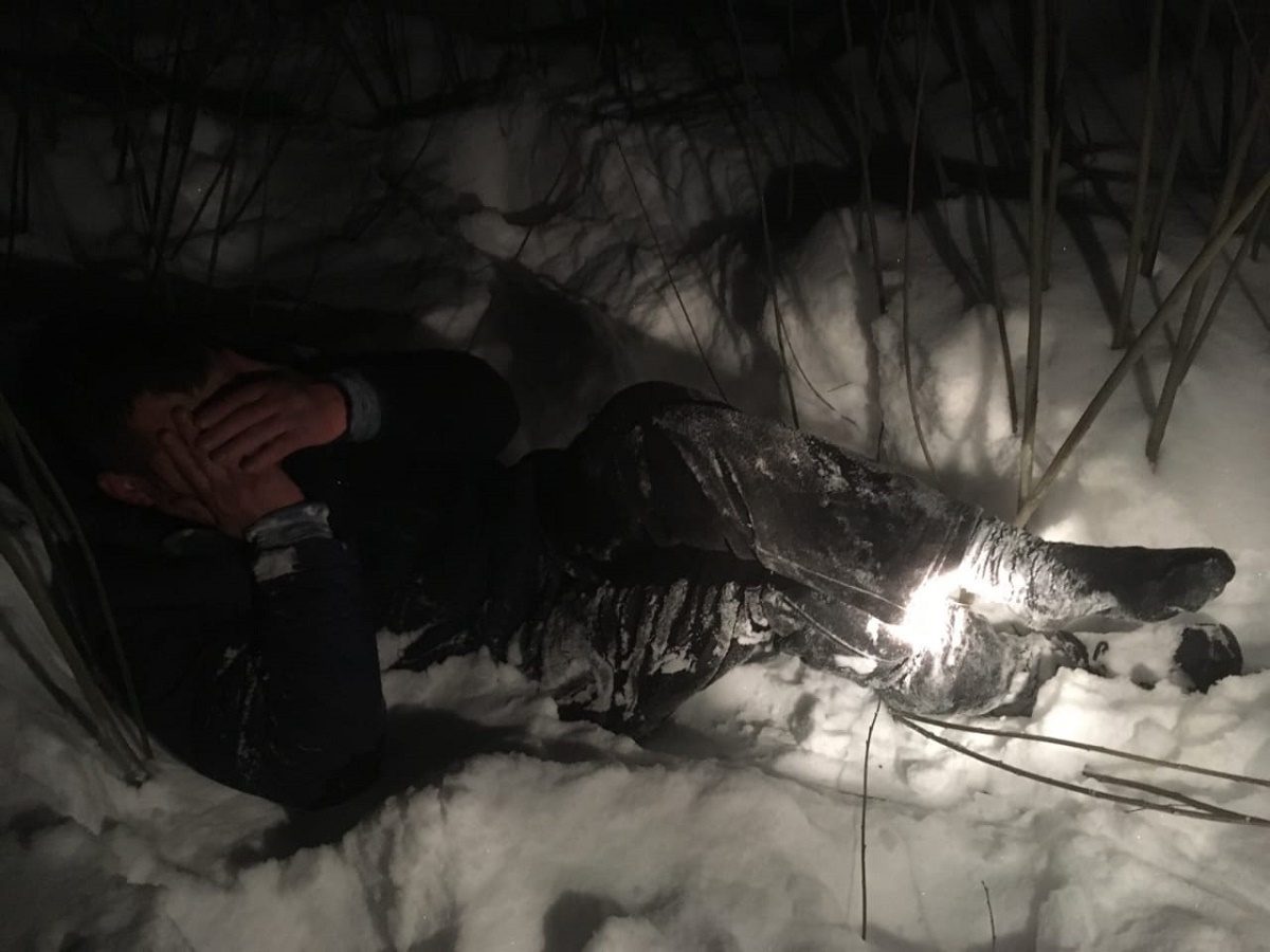 Сотрудники МЧС спасли мужчину, замерзавшего в снегу около Сортировочного озера