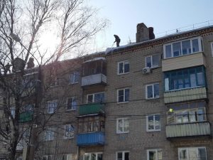 Специалисты Госжилинспекции выявили нарушения уборки снега и наледи с крыш домов на&nbsp;Бору