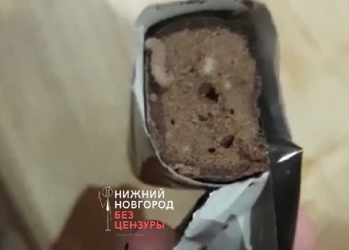Нижегородка обнаружила червей в шоколадных конфетах