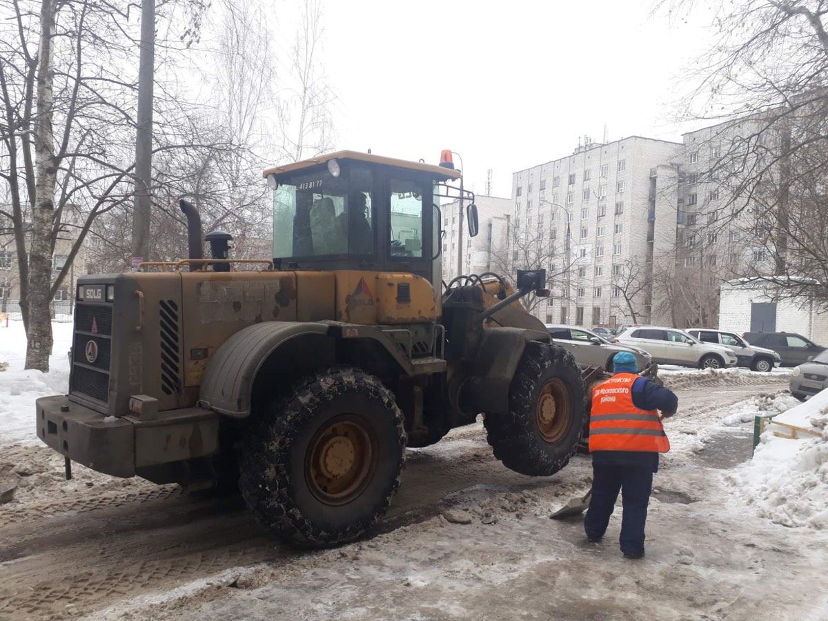 Комплексная уборка улиц во всех районах Нижнего Новгорода продолжается