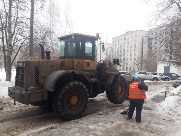 Комплексная уборка улиц во всех районах Нижнего Новгорода продолжается