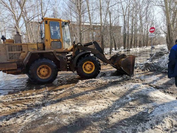 Уборка полным ходом: какие улицы Нижнего Новгорода коммунальные службы очищают от снега и воды