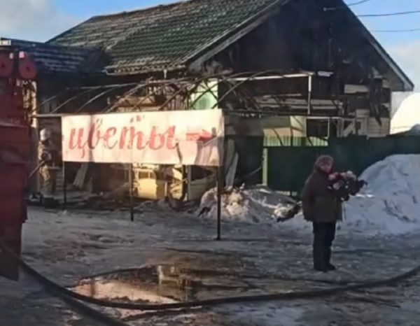 >Цветочный магазин сгорел в Починках в ночь на 8 марта