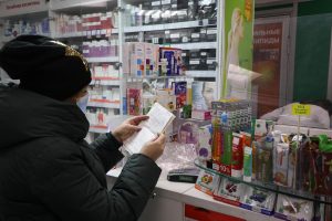 Каждый третий нижегородец обращает внимание на цену при покупке лекарств