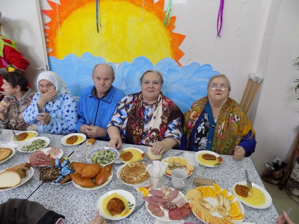 Повара радуют пенсионеров вкусными и разнообразными блюдами 
