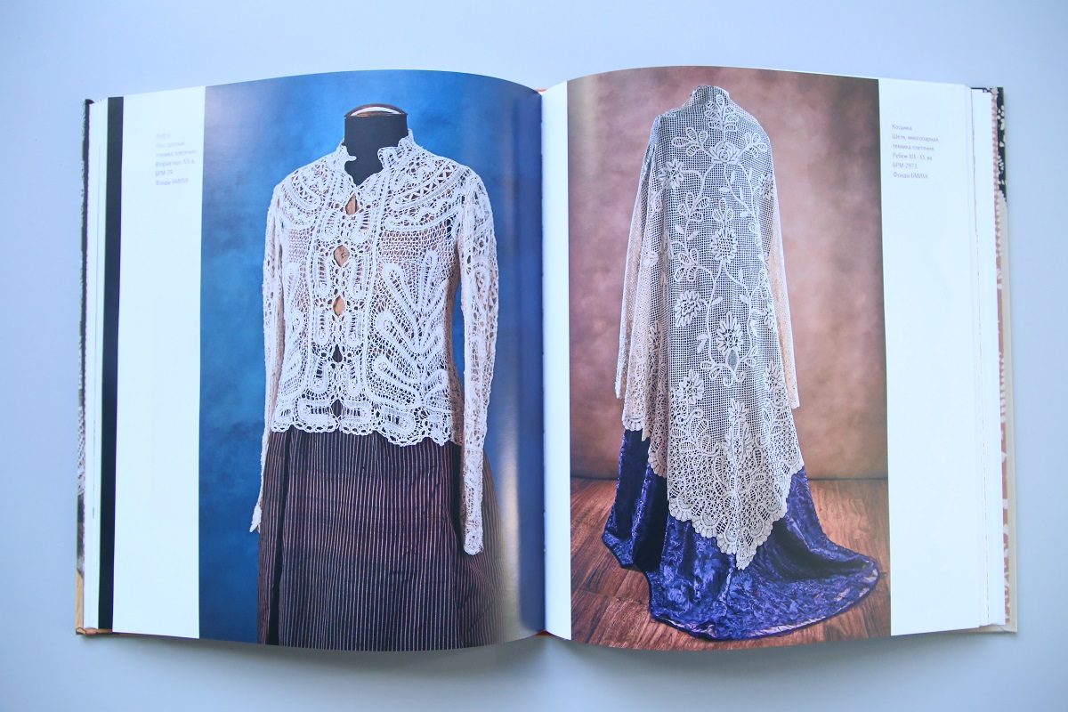 Такие жакеты и косынки носили балахнинские модницы в XIX веке