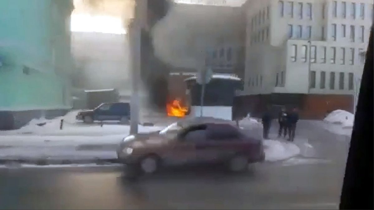 Машина сгорела на проспекте Ленина в Нижнем Новгороде
