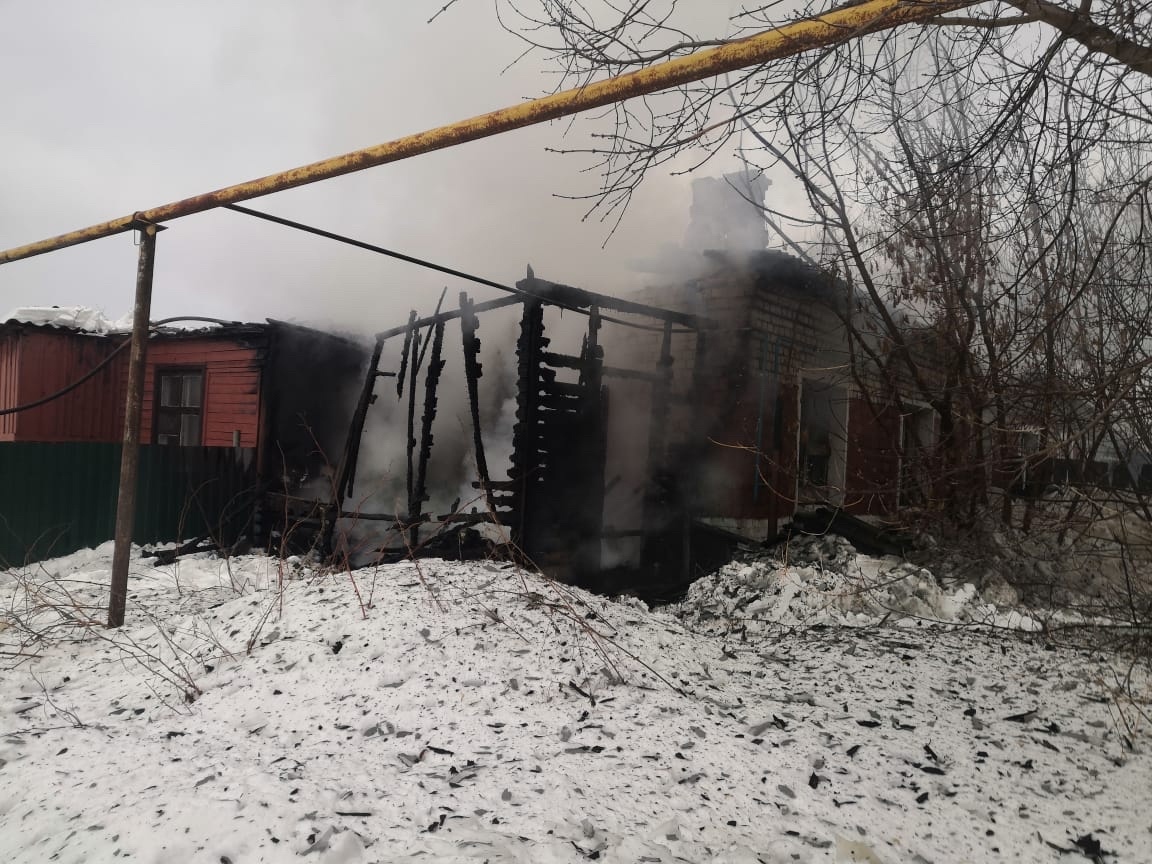 Трехквартирный дом загорелся в поселке Ильино Володарского района