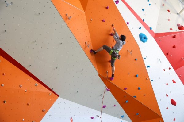 Глава Дзержинска проверил готовность первого в&nbsp;городе скалодрома