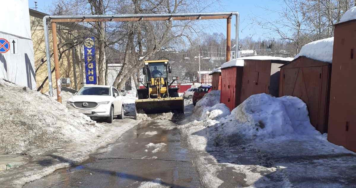 Комплексная уборка продолжается во всех районах Нижнего Новгорода: смотрим, с каких улиц города вывезли снег сегодня
