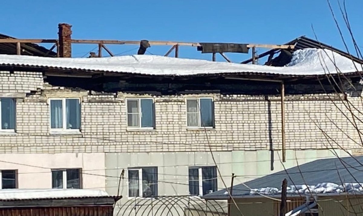 Крыша жилого дома рухнула в Нижегородской области