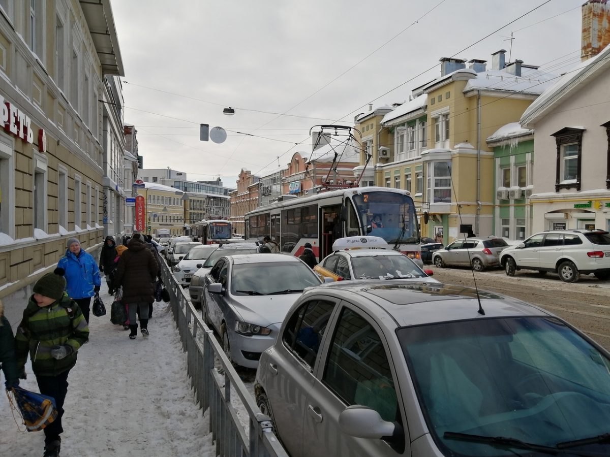 Трамваи встали на улице Пискунова в Нижнем Новгороде