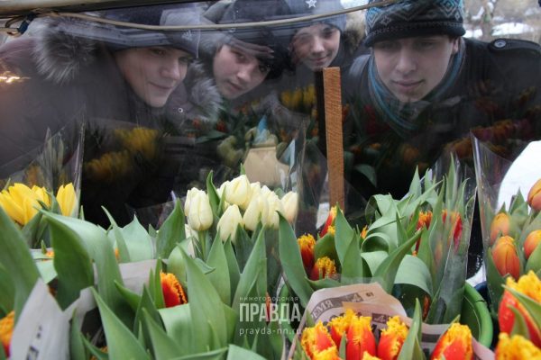 Около 7 тысяч рублей потратят нижегородцы на цветы и подарки к Международному женскому дню