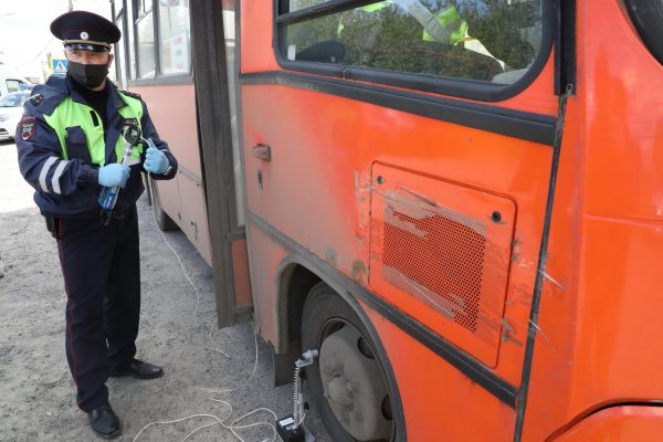 Женщина на ходу выпала из маршрутки в Нижнем Новгороде