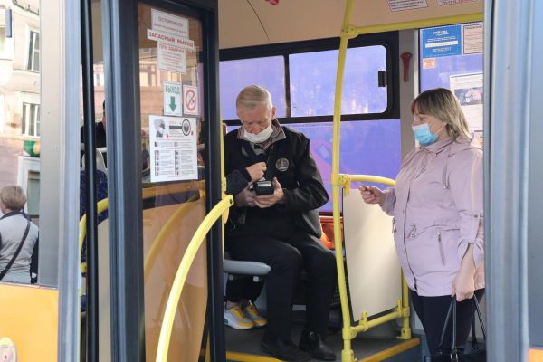 Правда или ложь: в нижегородском транспорте ограничили оплату банковскими картами