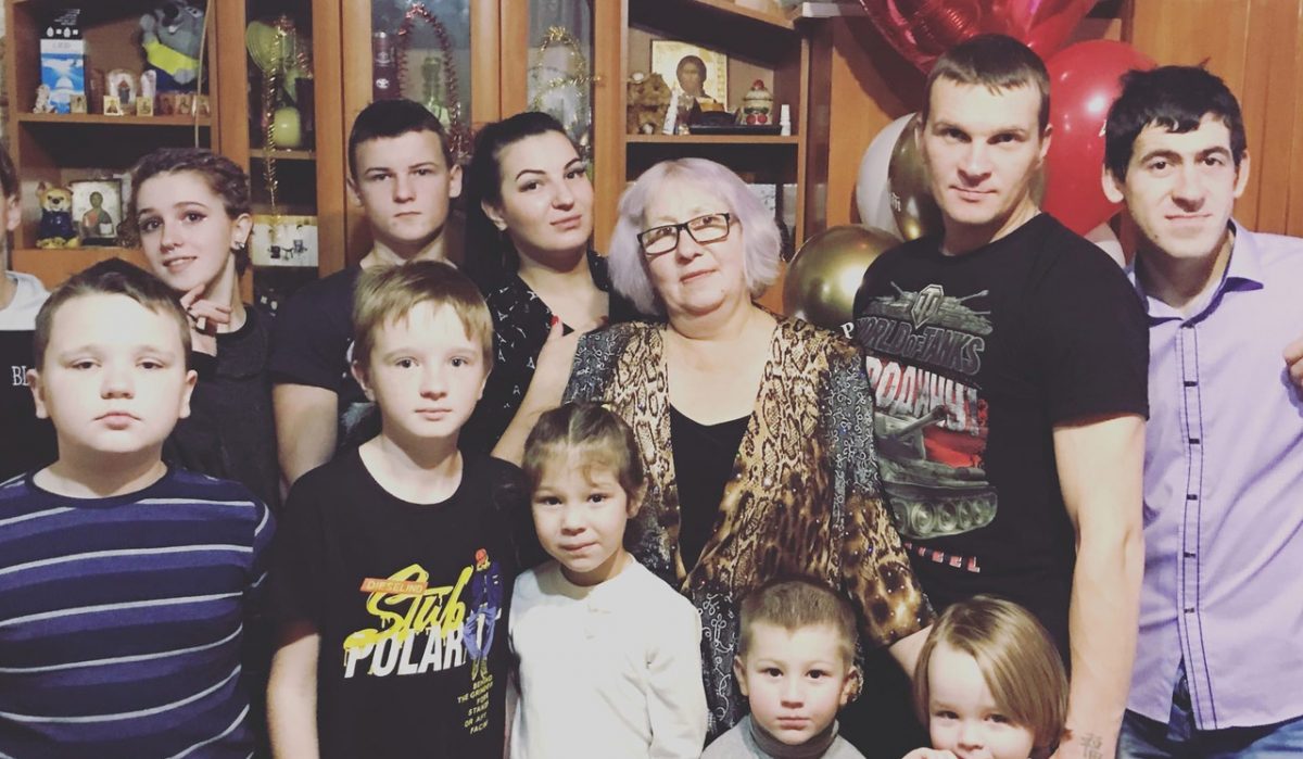 Активисты ОНФ помогли многодетной семье погорельцев из Краснобаковского района найти новое жилье
