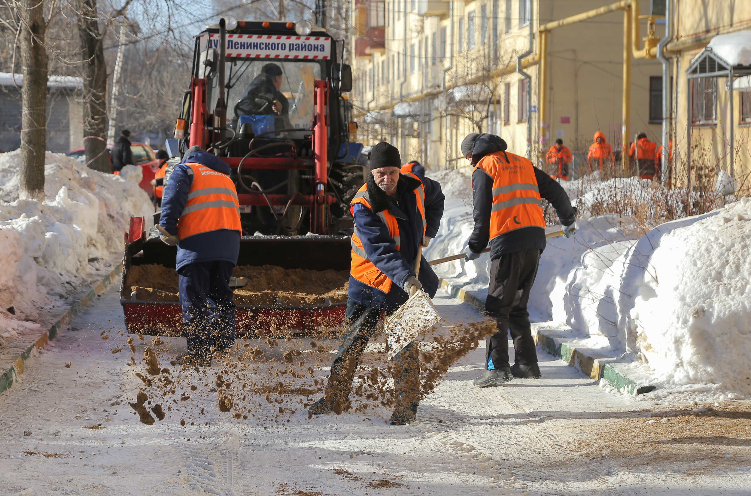 Уборка снега в Нижнем Новгороде 12 марта 2021 года | Нижегородская правда