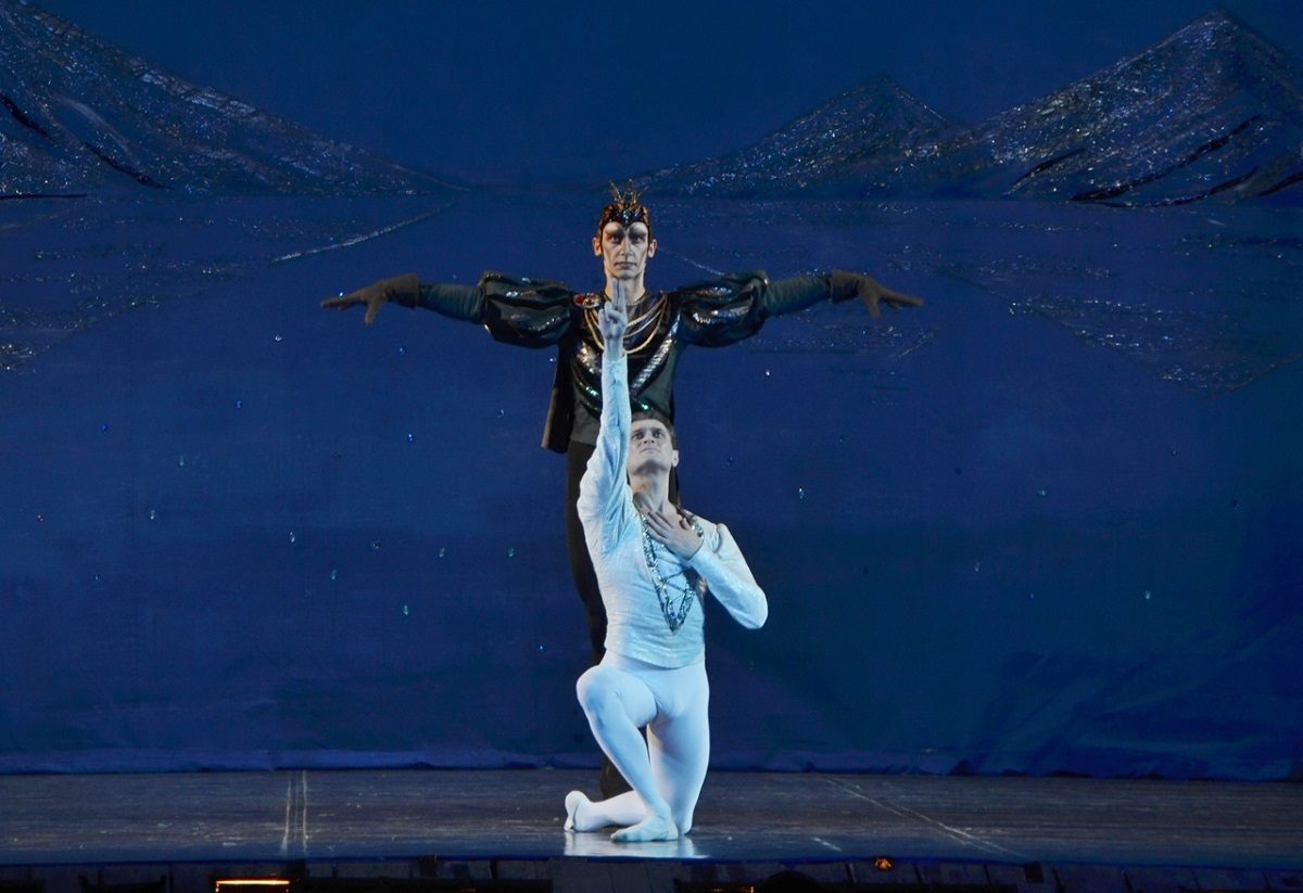 Два ведущих артиста театра оперы и балета получили звание «Заслуженный артист Российской Федерации»